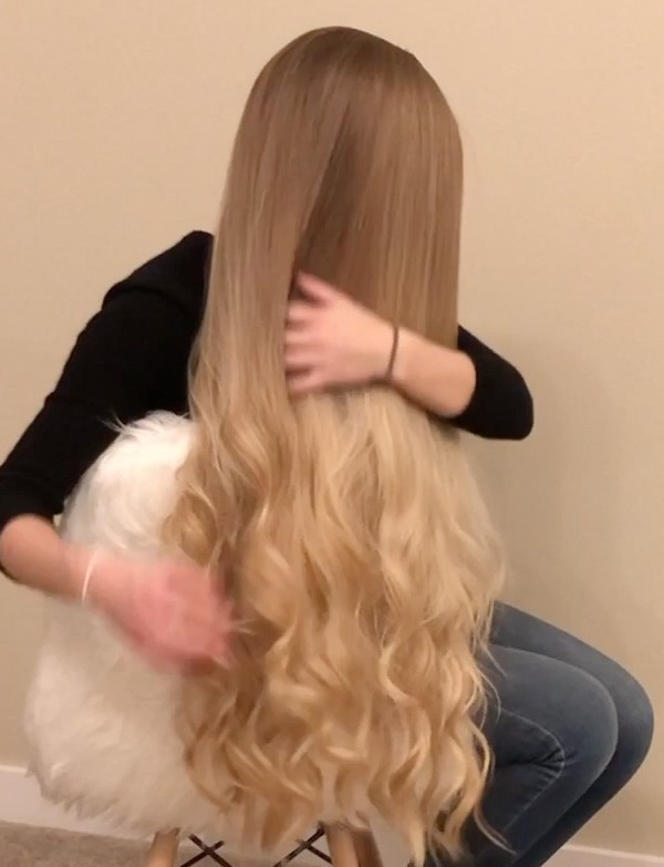 VIDEO - Alena&#x27;s long, healthy curls