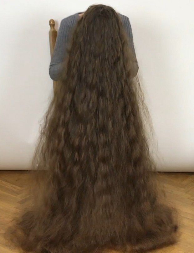 VIDEO - Hiding in hair
