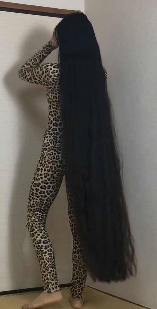 VIDEO - In front of her face 5
