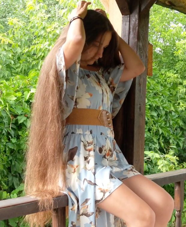 VIDEO - She has so much hair!