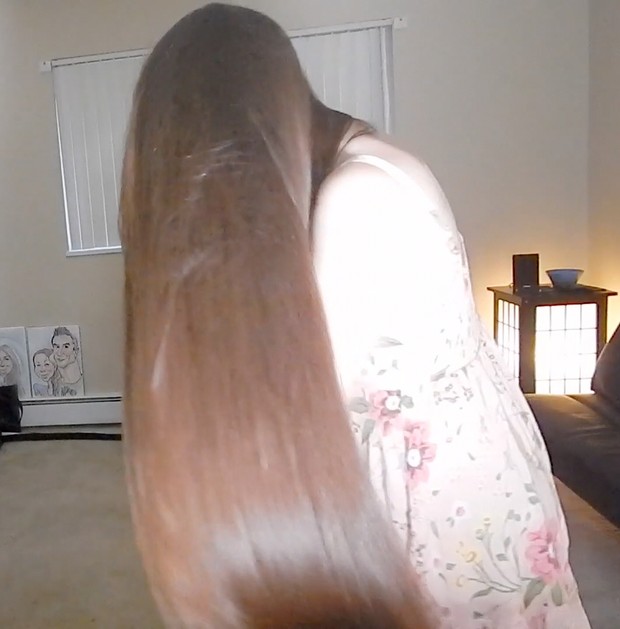 VIDEO - Super silky long hair play and dance