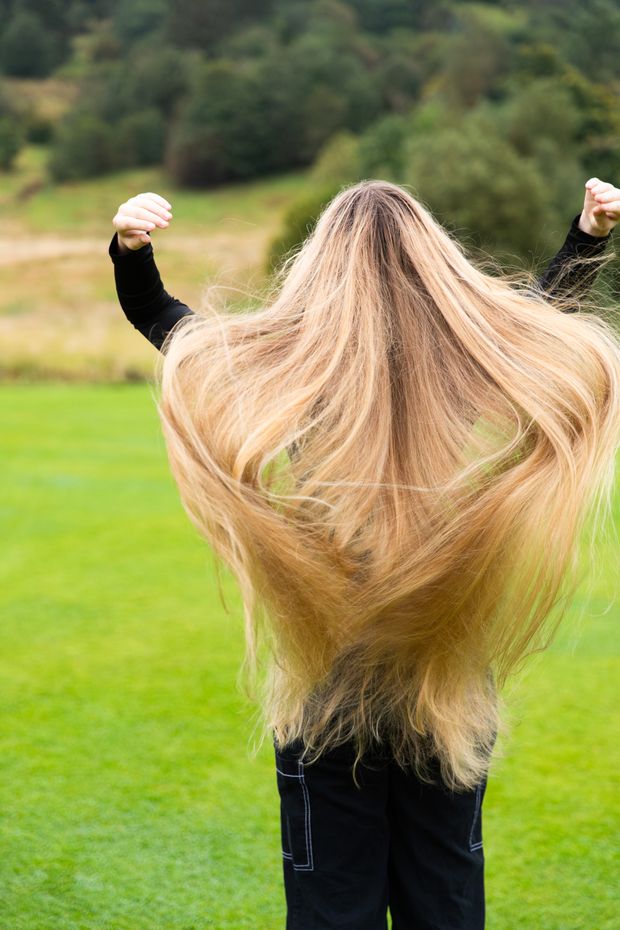 PHOTO SET - Wind tossed tresses photoshoot