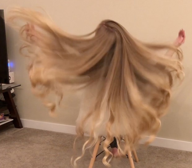 VIDEO - Alena&#x27;s long, healthy curls