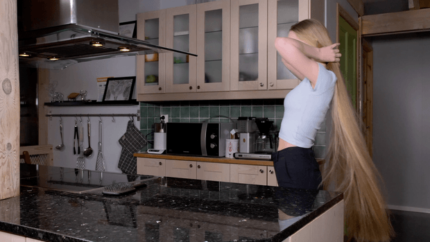 VIDEO - A Rapunzel&#x27;s photoshoot in the kitchen BTS