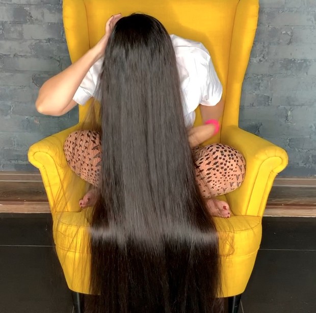 VIDEO - Very thick and long hair covering