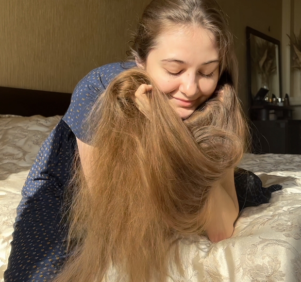 VIDEO - Relaxing hair play 2