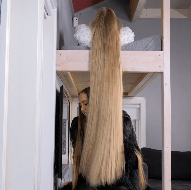 VIDEO - Celina playing with super long blonde hair