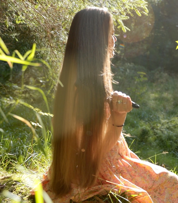 VIDEO - Magical hair brushing