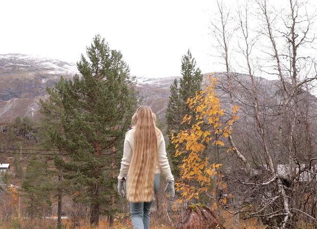 VIDEO - A walk to the mountain river