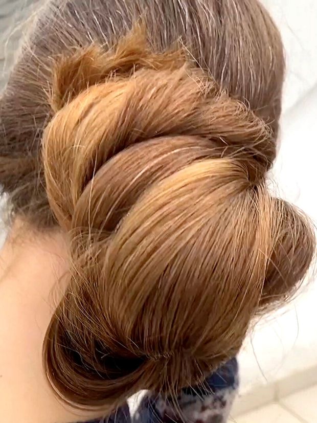 VIDEO - The girl with the huge buns