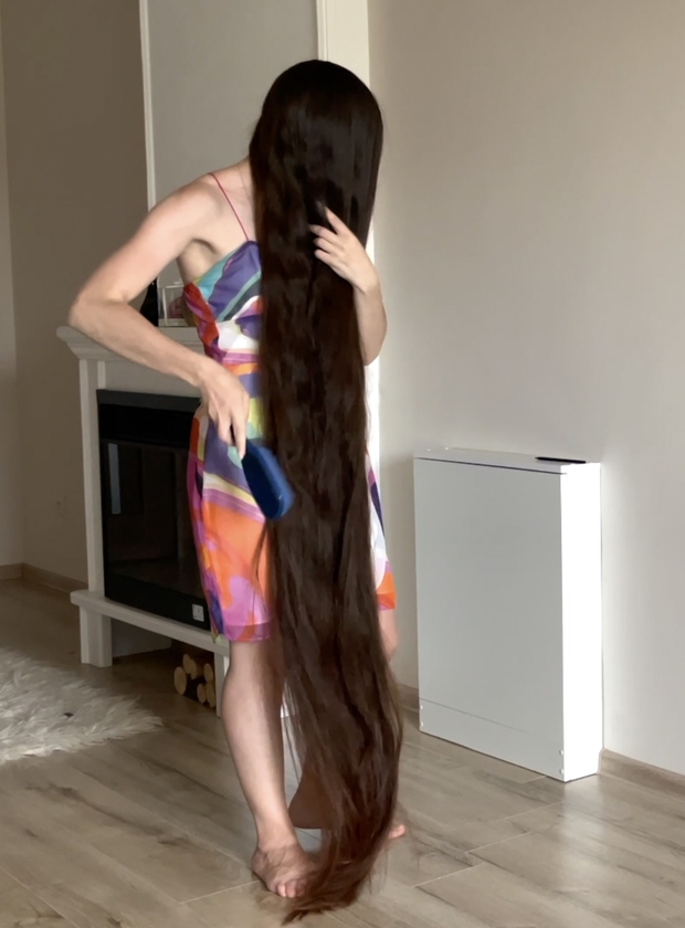 VIDEO - Ivanna loves her hair length