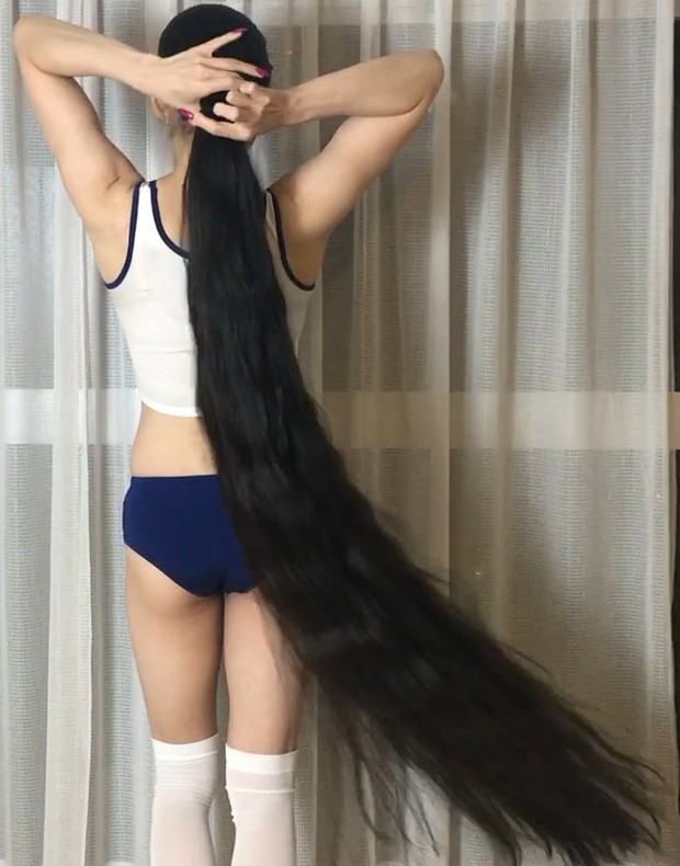 VIDEO - Rin&#x27;s workout and hair display