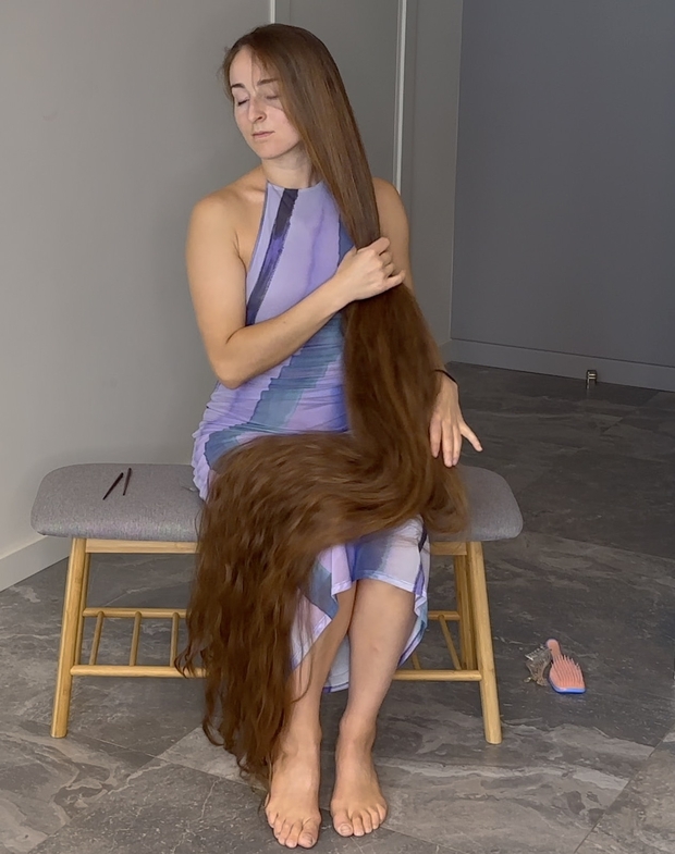 VIDEO - Floor length hair dream