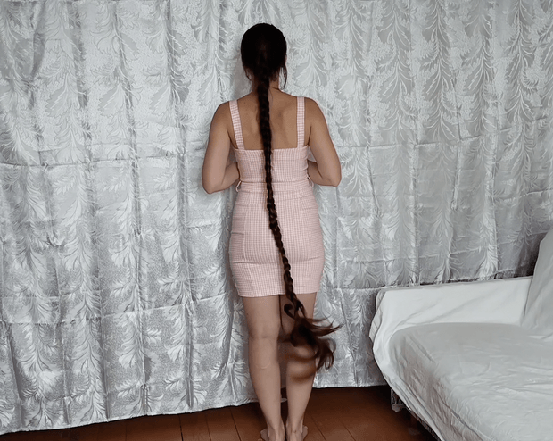 VIDEO - Margarita&#x27;s super long, creative hair play