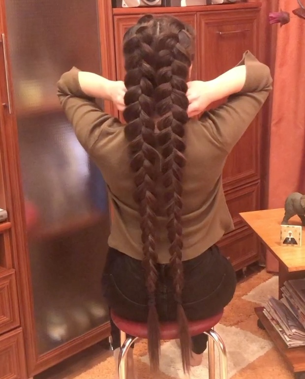VIDEO - Two big braids