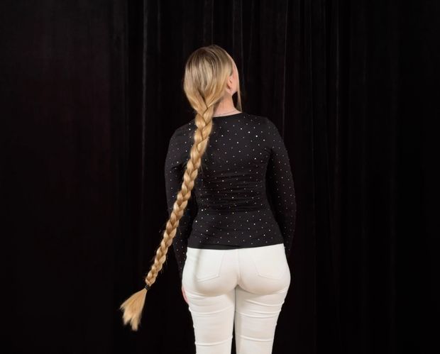 VIDEO - Braids and buns display