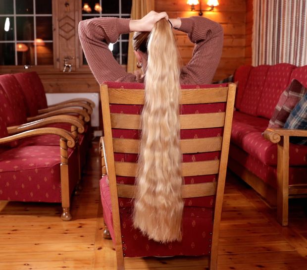 VIDEO - Perfect wavy ponytail sliding