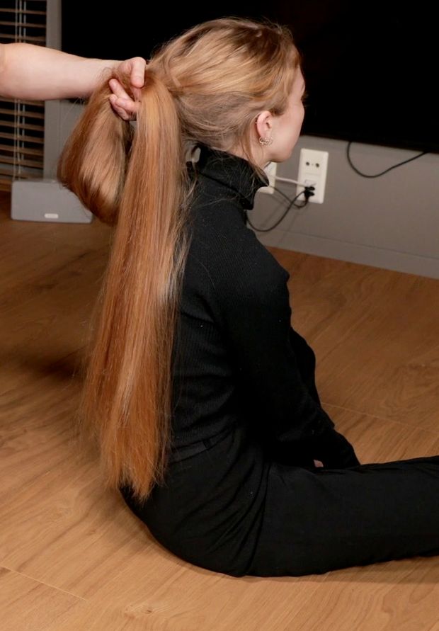 VIDEO - Blonde calf length hair floor show