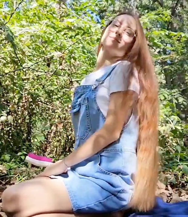 VIDEO - Maria in beautiful nature