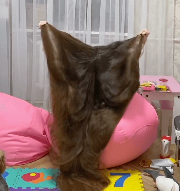 VIDEO - Endless fun with endless hair