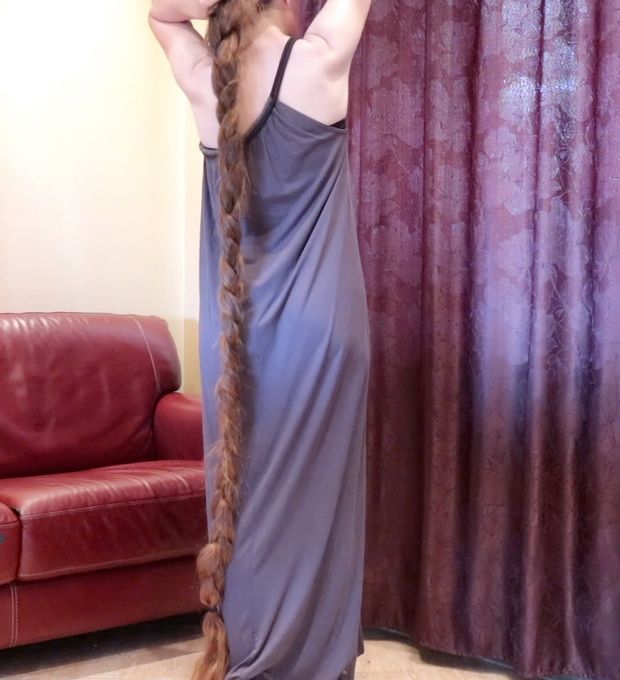 VIDEO - Rapunzel getting ready for the evening