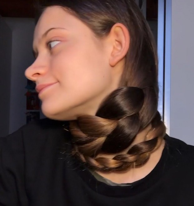 VIDEO - Ottavia&#x27;s thick hair play 2