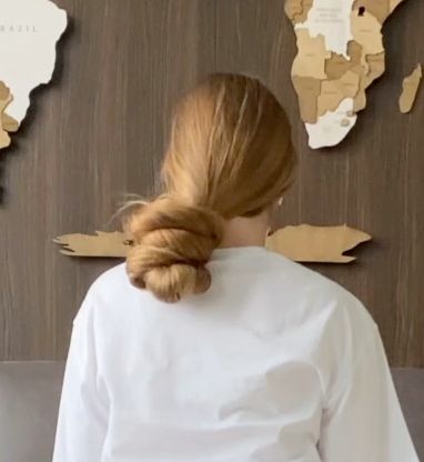 VIDEO - Extreme calf length hair play in sofa