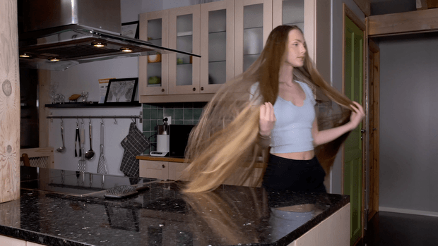 VIDEO - A Rapunzel&#x27;s photoshoot in the kitchen BTS