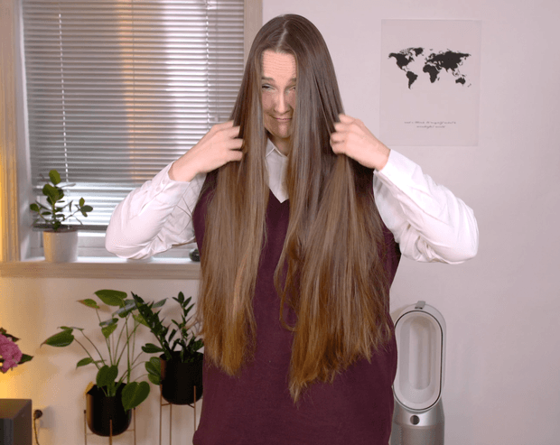 VIDEO - Veronica&#x27;s hair oiling