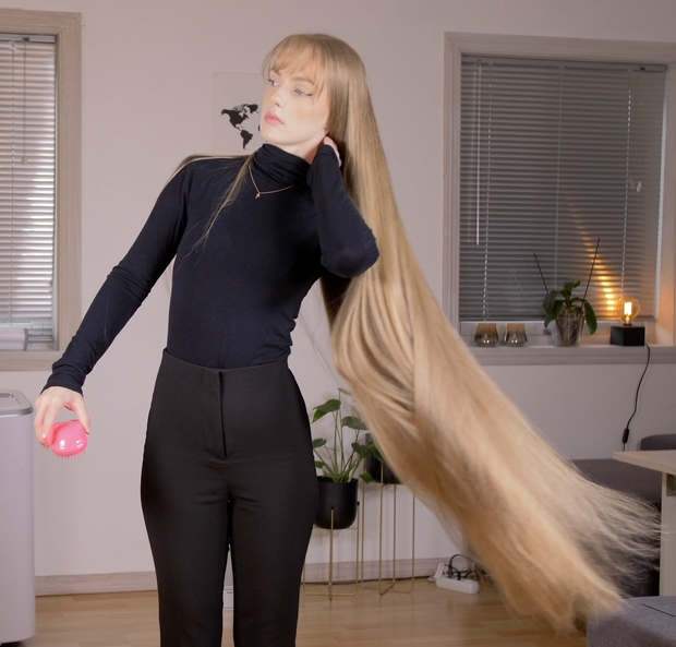 VIDEO - The big braid and ponytail