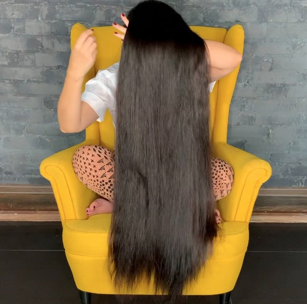 VIDEO - Very thick and long hair covering