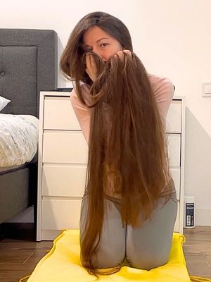 VIDEO - Liubov's perfect hair smelling