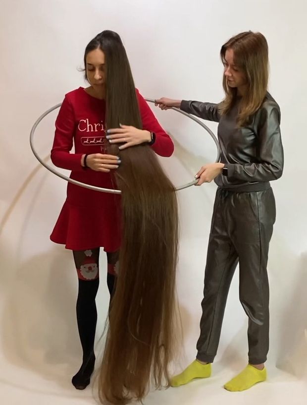 VIDEO - Floor length hair creativity