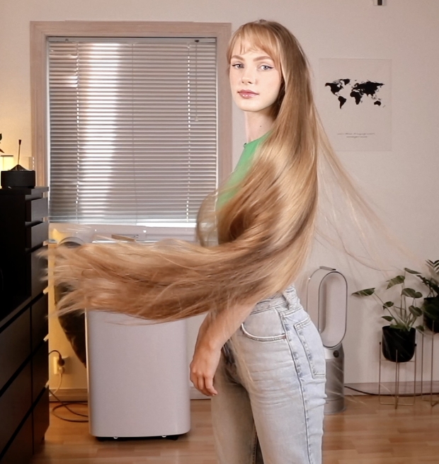 VIDEO - Super beautiful blonde Rapunzel
