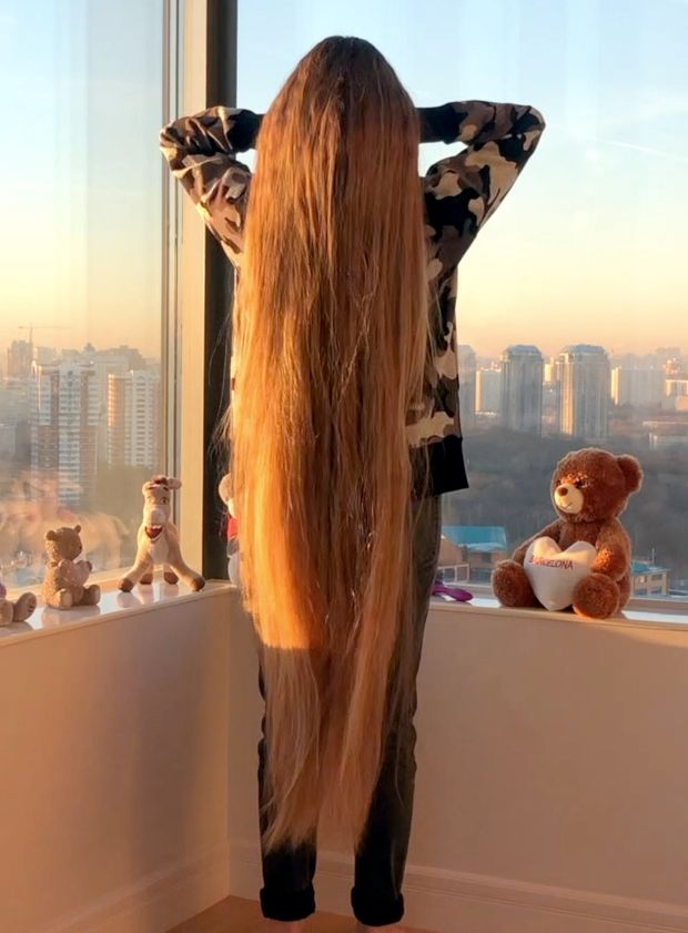 VIDEO - Heavy calf length hair