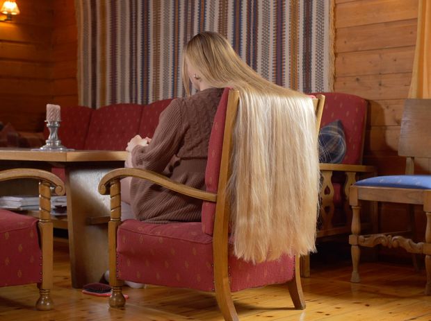 VIDEO - Massive blonde hair sliding and bundrops