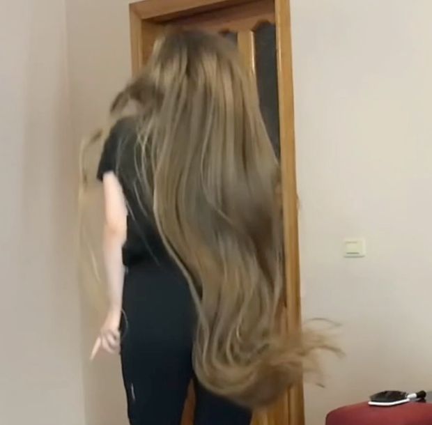 VIDEO - Rapunzel hair dancing and fun