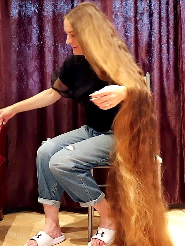 VIDEO - From a massive braid to a very massive mane