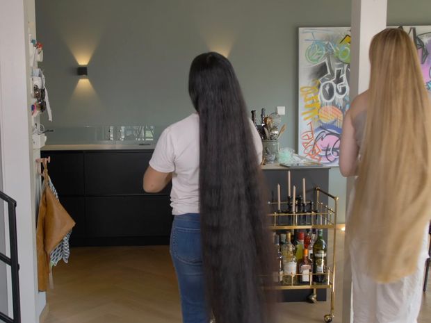 VIDEO - Two very impressive manes