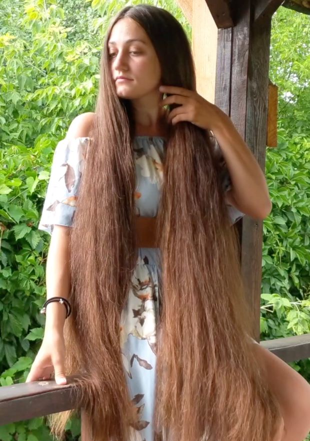 VIDEO - She has so much hair!
