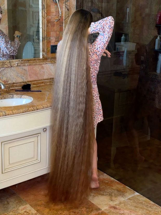 VIDEO - Extreme super thick and long hair