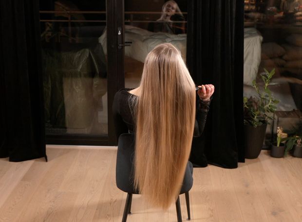 VIDEO - Super silky light blonde hair in chair