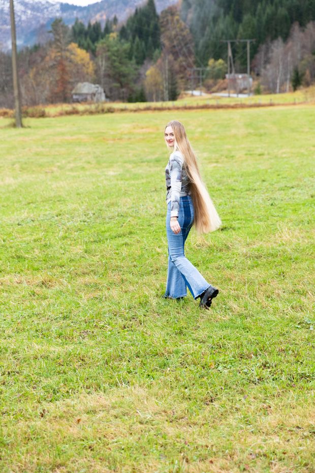 PHOTO SET - The old green field photoshoot