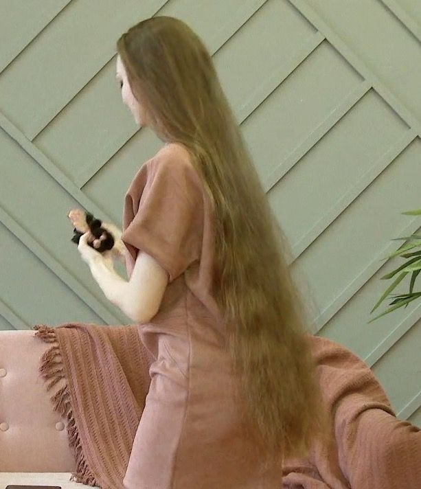 VIDEO - A beautiful, voluminous mane with a wonderful scent