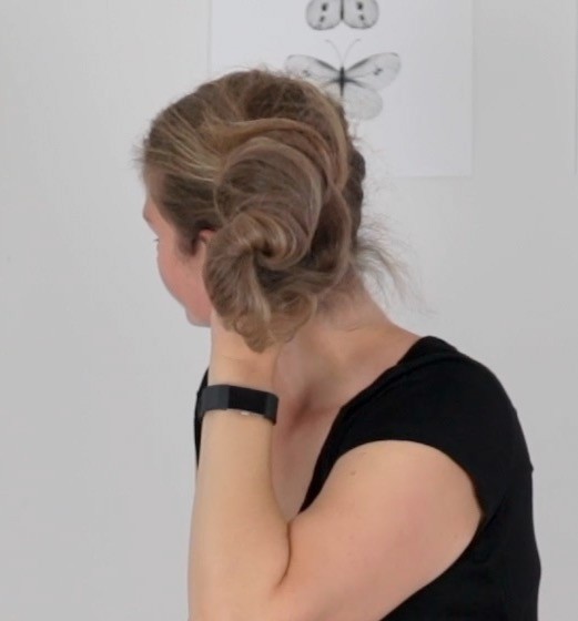 VIDEO - Siri&#x27;s buns on the side of her head