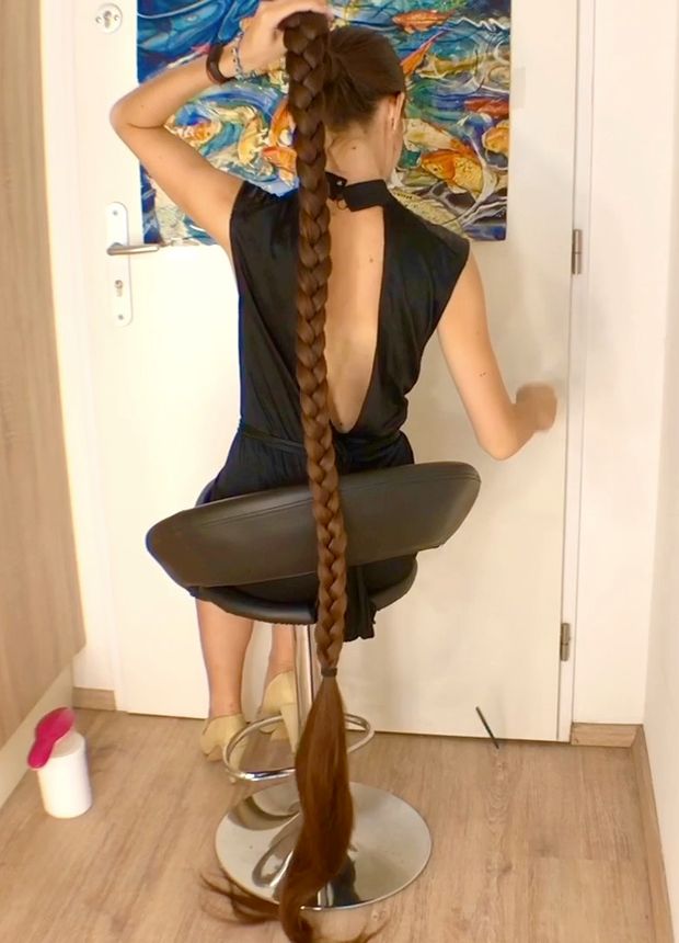 VIDEO - World&#x27;s longest braid