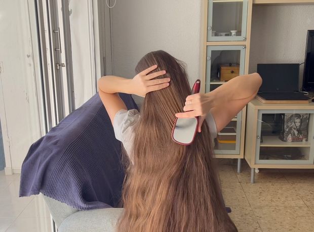 VIDEO - Thick and elegant hair bun display