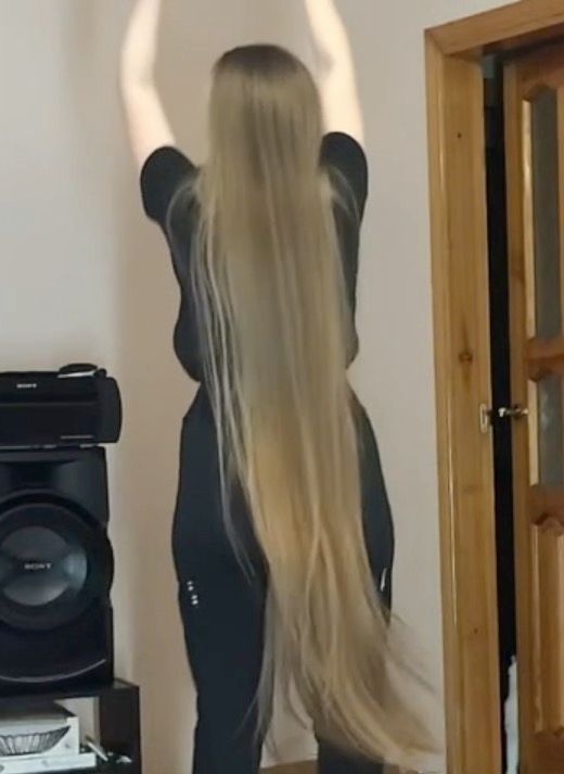 VIDEO - Rapunzel hair dancing and fun