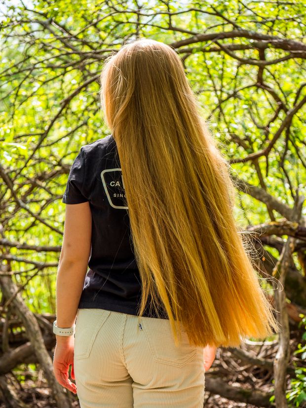 PHOTO SET - Audrey in black in nature photoshoot