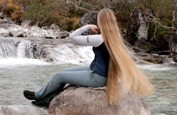 VIDEO - A walk to the mountain river